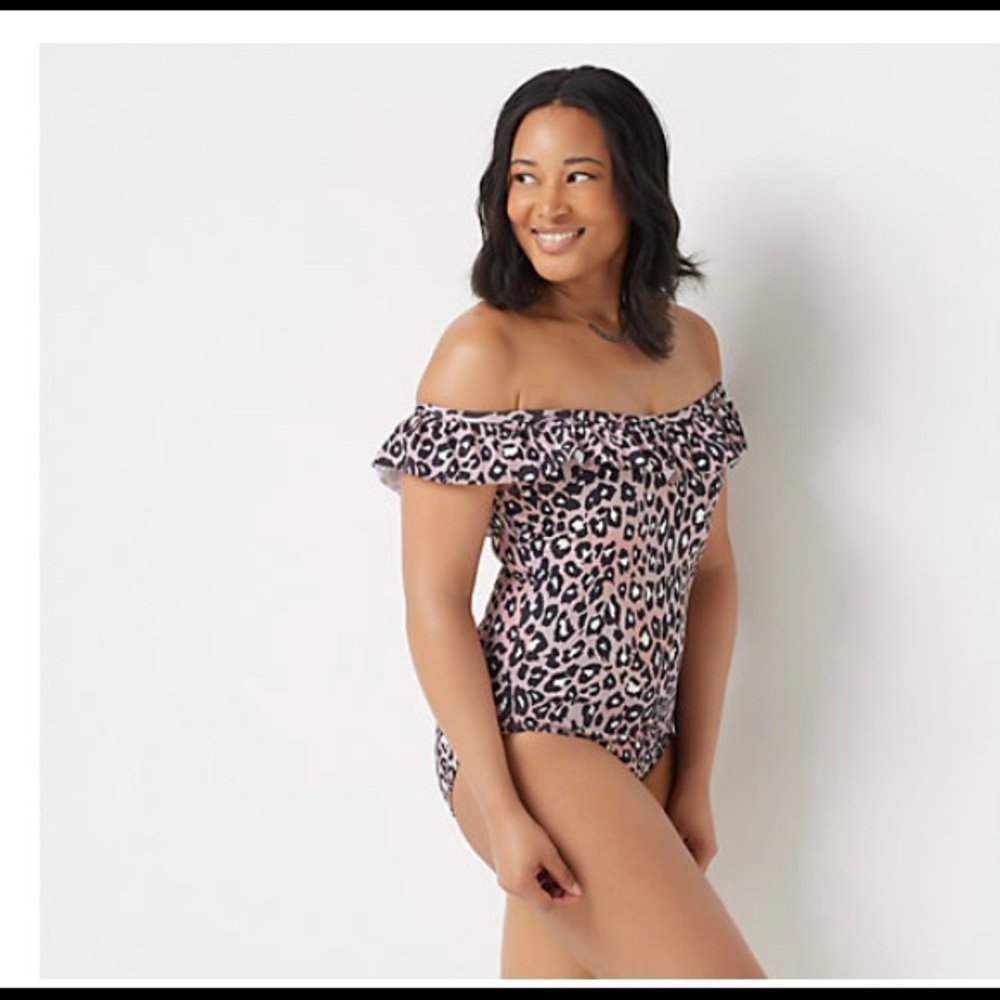 GILI convertible ruffle top one piece new